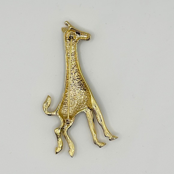 Giraffe Brooch Enameled Emerald Eye Gold Tone 3 inches Pin Animal Zoo - Picture 3 of 5